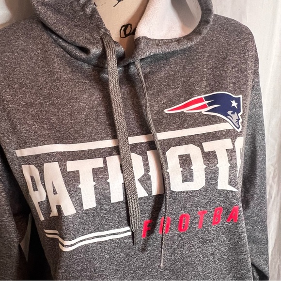 Majestic brand New England Patriots hoodie - Picture 2 of 6